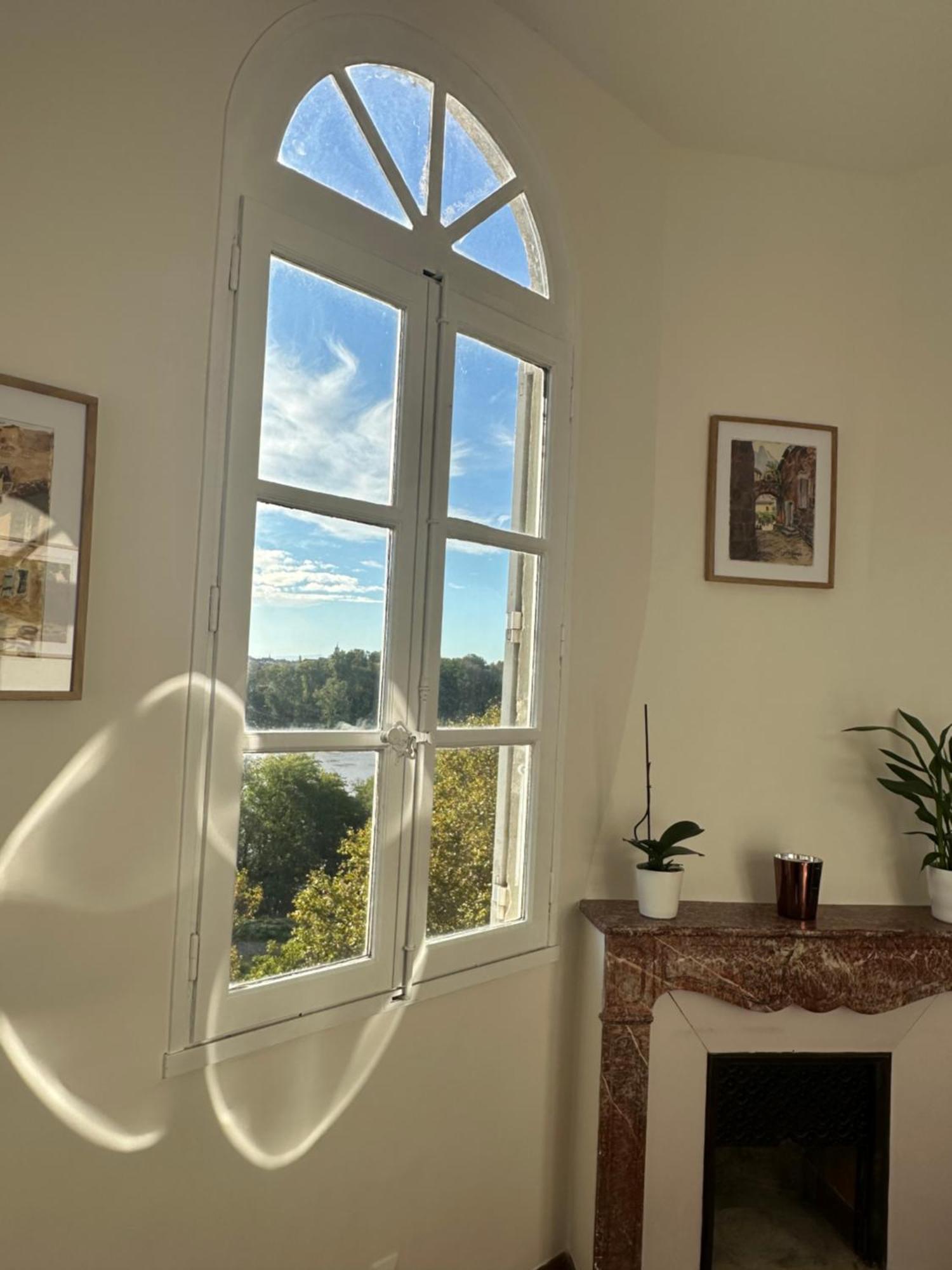 Charmante Petite Maison Avec Vue Panoramique, En Centre Historique, Proche D'Avignon, Ancienne, Renovee, Climatisee, Terrasse, Parking Public Gratuit Villeneuve-lès-Avignon Exterior foto